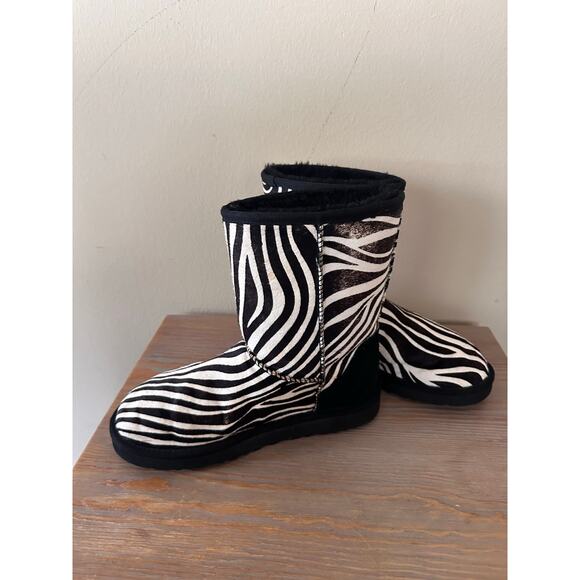 UGG Classic Short Exotic Zebra Genuine Calf Hair Winter Boots Black/Cream Size 7 - Picture 3 of 11